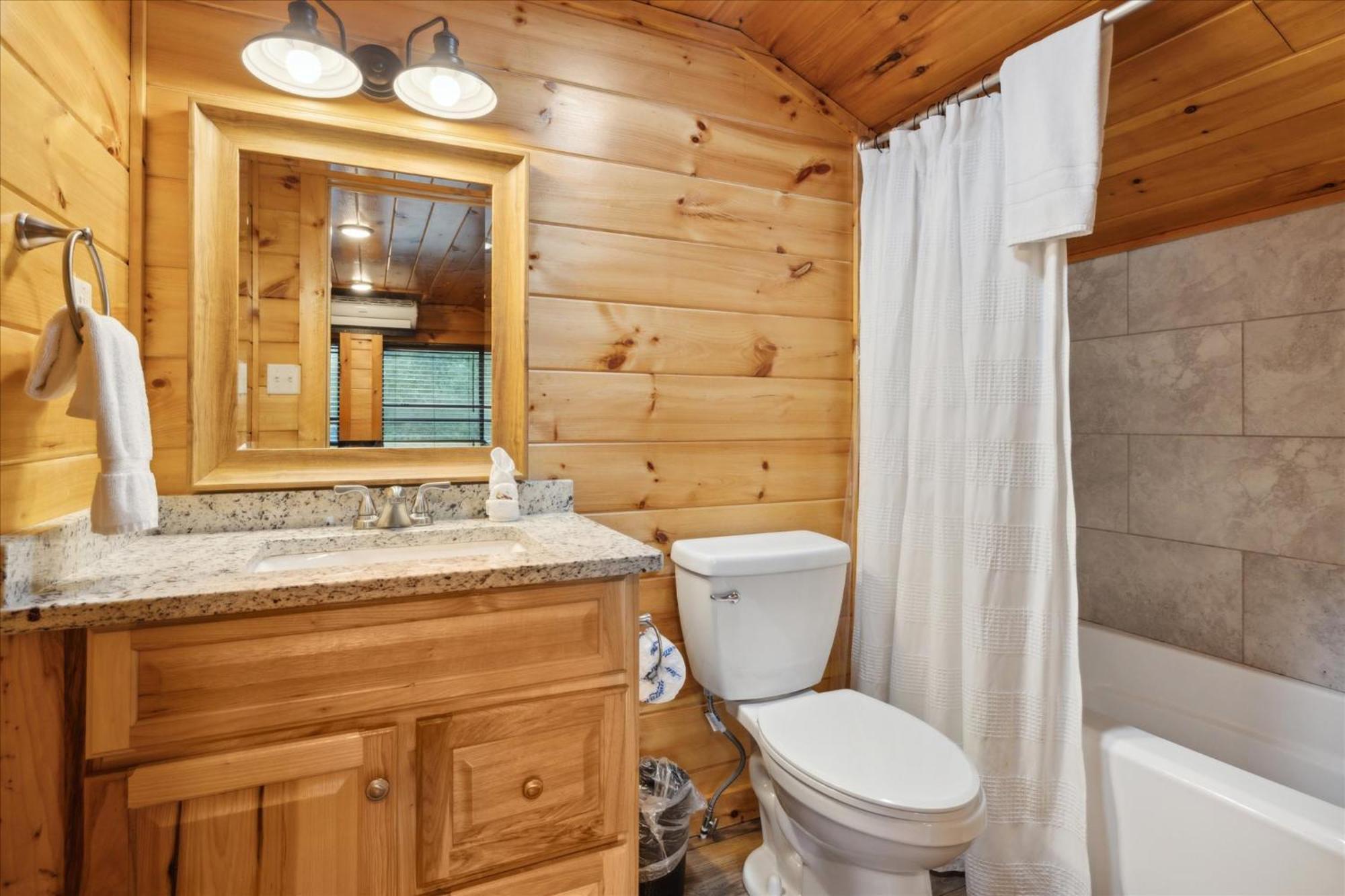 Hot Tub Fire Pit Game Theater Easy Access Sleeps 12 - Black Bear Pigeon Forge