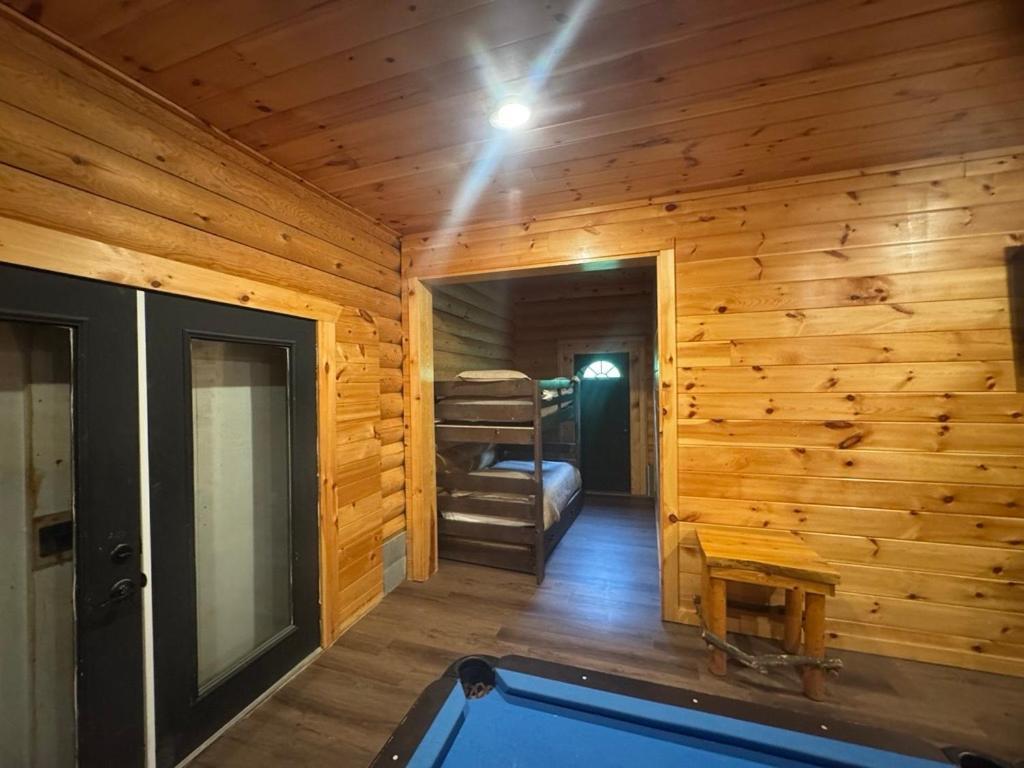 Holiday home Hot Tub Fire Pit Game Theater Easy Access Sleeps 12 - Black Bear *